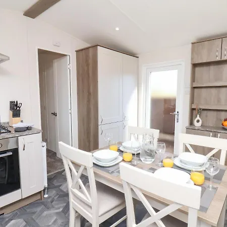 Holiday home Honeysuckle *